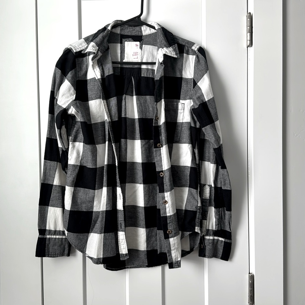 Cosy black and white plaid shirt. Worn once and in excellent condition.